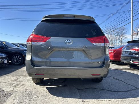 Used 2011 Toyota Sienna LE w/ Towing Pkg image 5