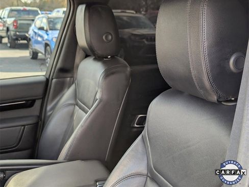 Used 2020 Land Rover Discovery SE image 21