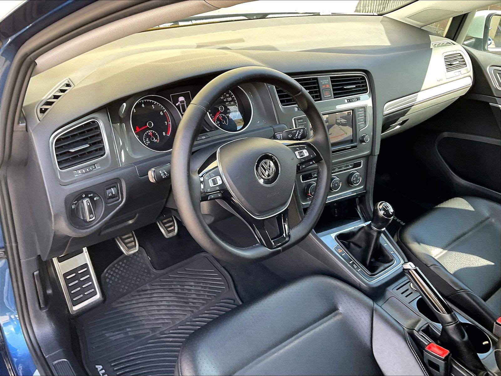 Used 2017 Volkswagen Golf Alltrack S AWD/4WD image 14