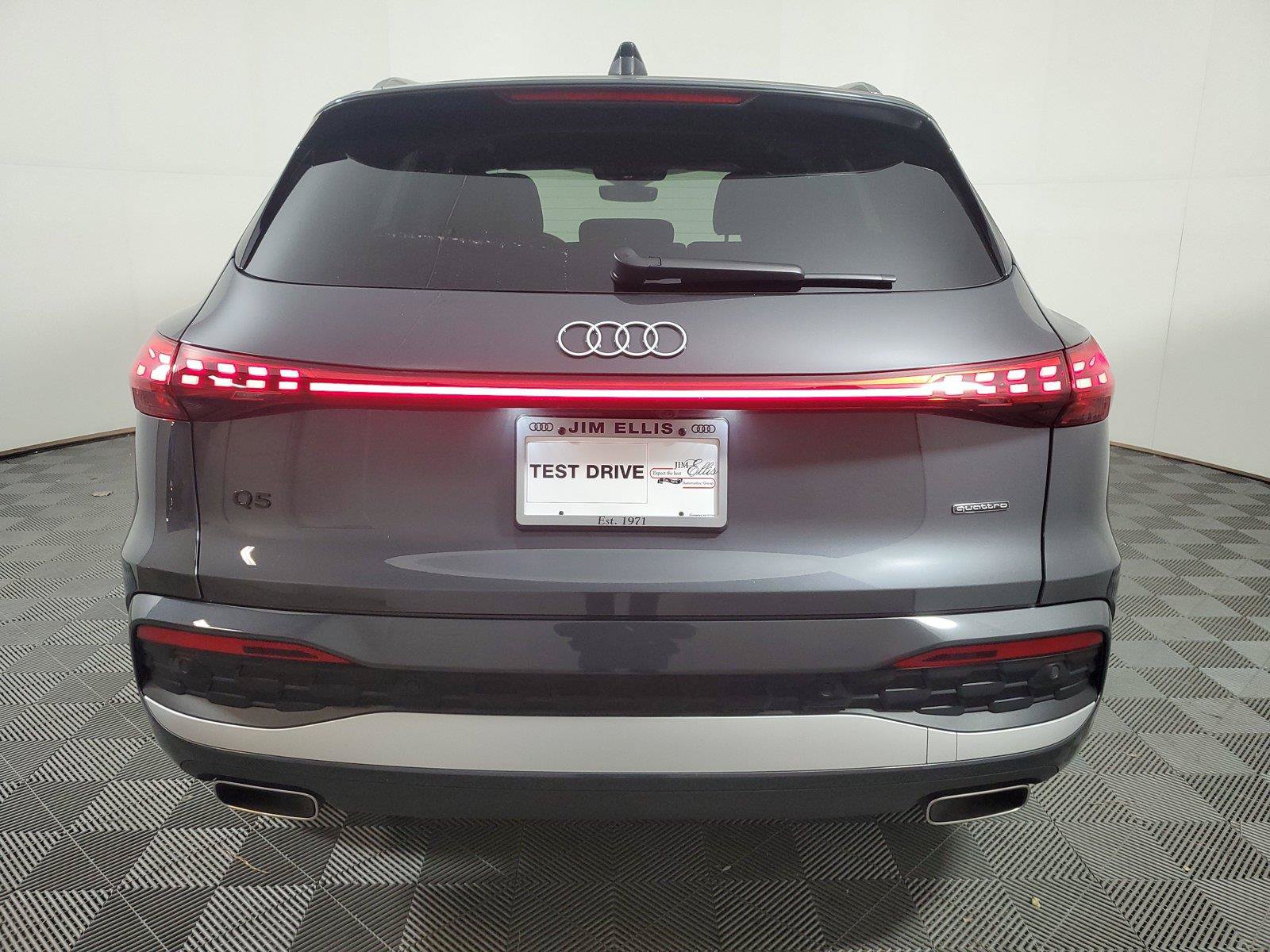 Used 2025 Audi Q5 Premium w/ Convenience Package AWD/4WD image 5