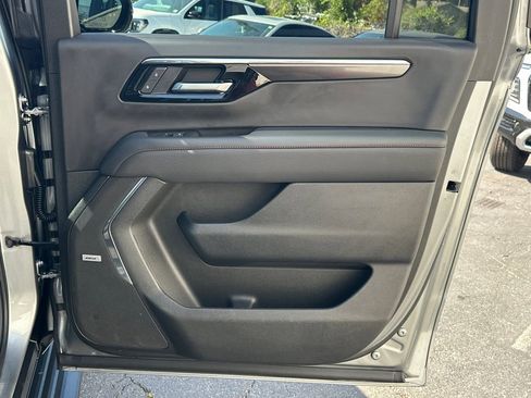 Used 2025 Chevrolet Suburban RST w/ RST Capability Package AWD/4WD image 17