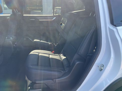 Certified 2026 GMC Acadia Elevation w/ Elevation Premium Package FWD image 13