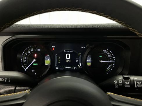 Used 2024 Jeep Wrangler Unlimited w/ Convenience Group AWD/4WD image 27