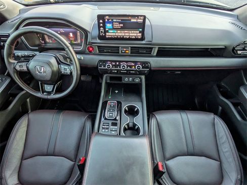 Used 2025 Honda Pilot Black Edition image 15
