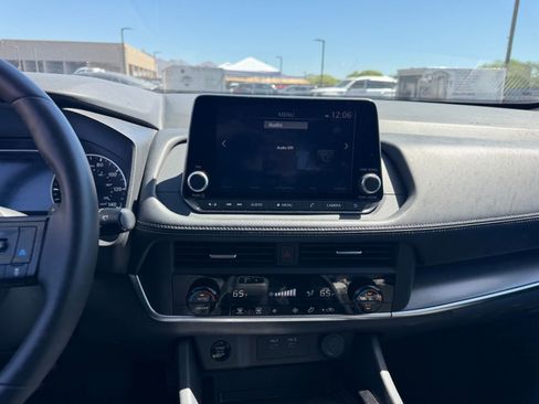 Certified 2025 Nissan Rogue SV image 19