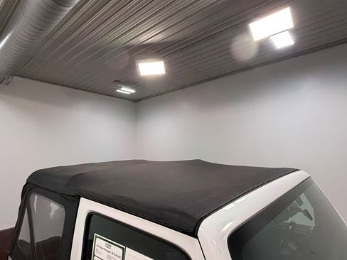Used 2018 Jeep Wrangler Rubicon w/ Trailer Tow Group AWD/4WD image 32