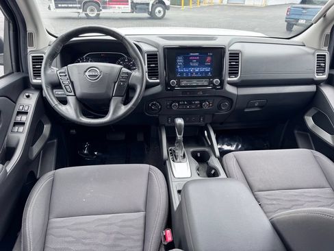 Used 2022 Nissan Frontier SV AWD/4WD image 6