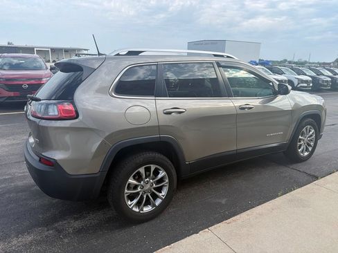 Used 2019 Jeep Cherokee Latitude Plus w/ Comfort/Convenience Group FWD image 1