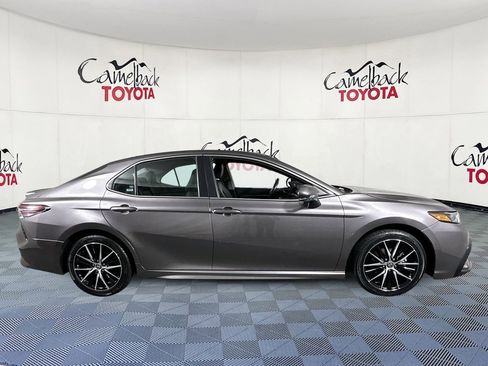 Used 2024 Toyota Camry SE image 9