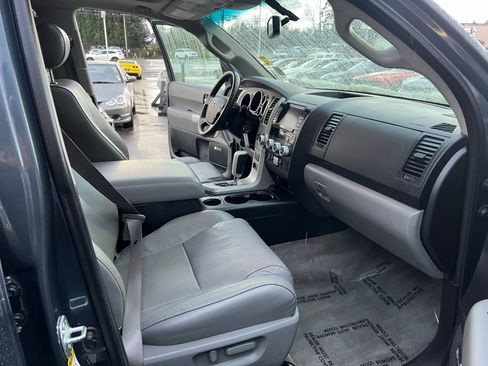 Used 2008 Toyota Sequoia Platinum image 32