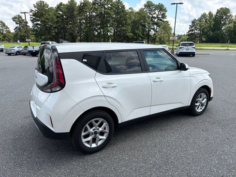 Used 2025 Kia Soul LX w/ LX Technology Package FWD image 9