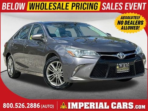 Used 2015 Toyota Camry SE image 1