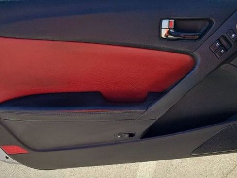 Used 2013 Hyundai Genesis 3.8 image 11