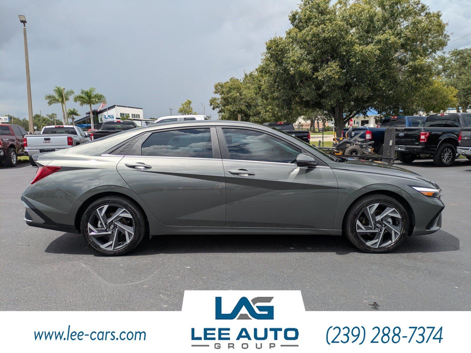 Used 2025 Hyundai Elantra Limited FWD image 2