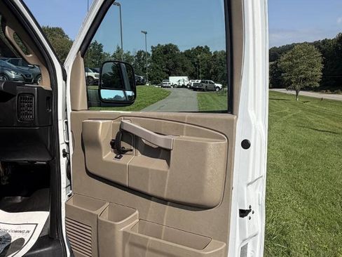 Used 2017 Chevrolet Express 2500 RWD image 37
