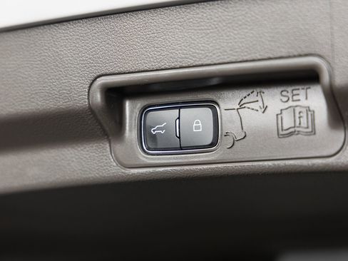 Used 2021 Ford Explorer Platinum w/ Equipment Group 601A image 22