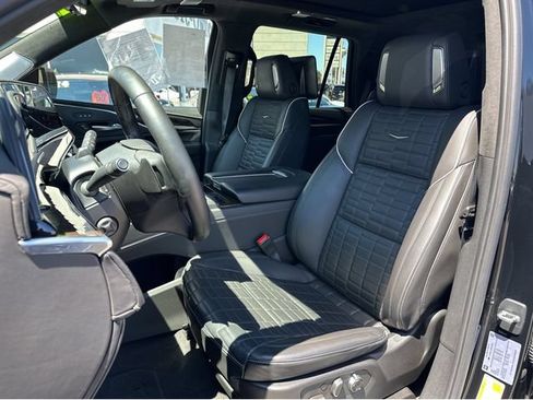 Certified 2024 Cadillac Escalade Sport Platinum w/ LPO, ONYX Package AWD/4WD image 20
