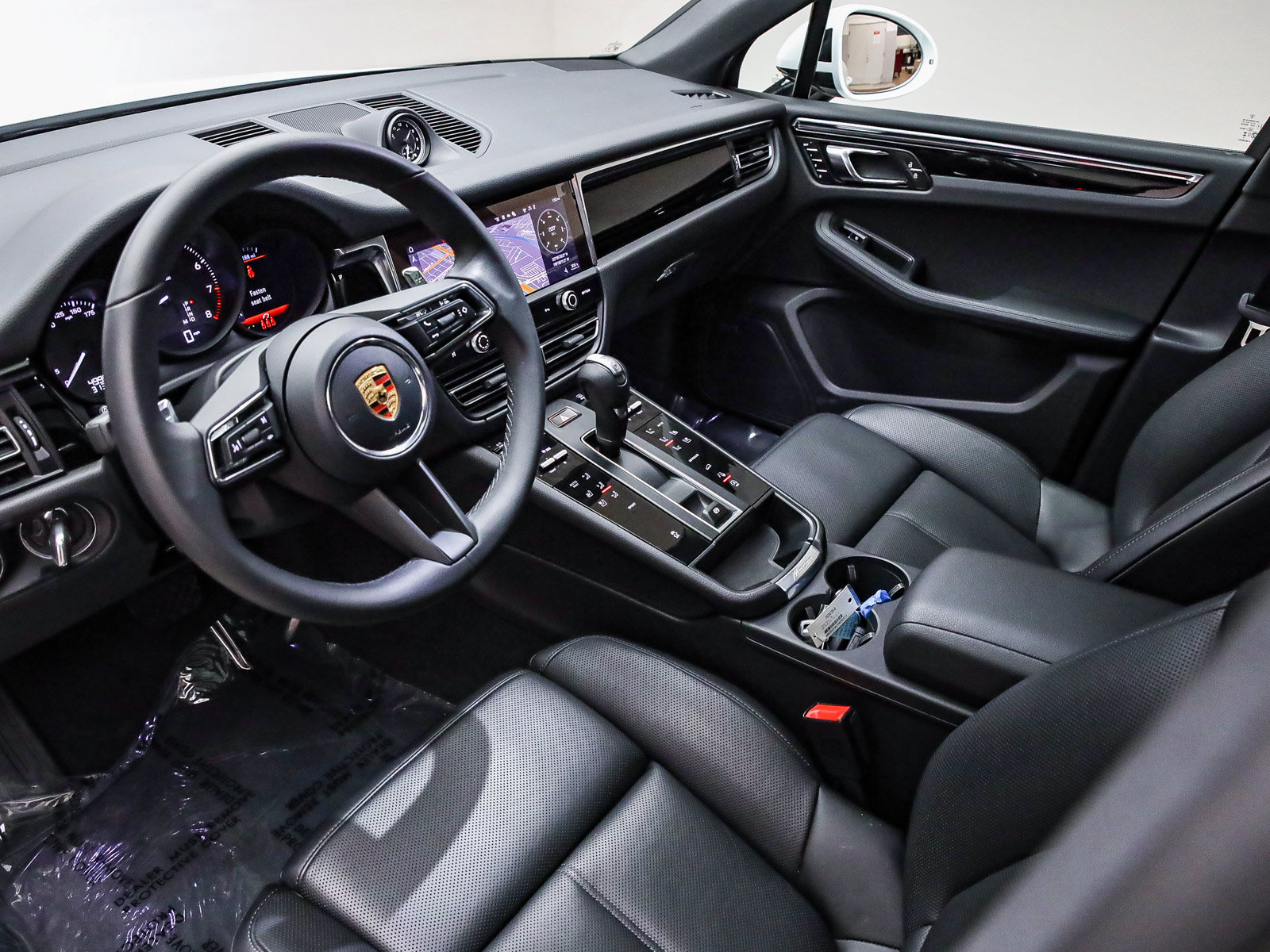 Certified 2026 Porsche Macan AWD/4WD image 4