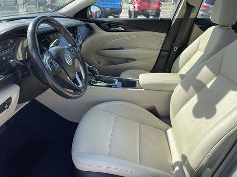 Used 2019 Buick Regal Essence w/ Driver Confidence Package I image 11