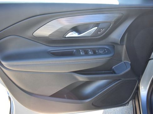 Used 2024 GMC Terrain SLE image 12