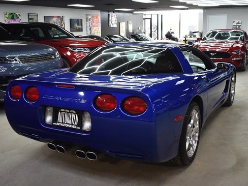 Used 2002 Chevrolet Corvette Coupe w/ Preferred Equipment Group1 image 5