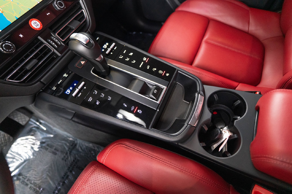Certified 2023 Porsche Macan S AWD/4WD image 24