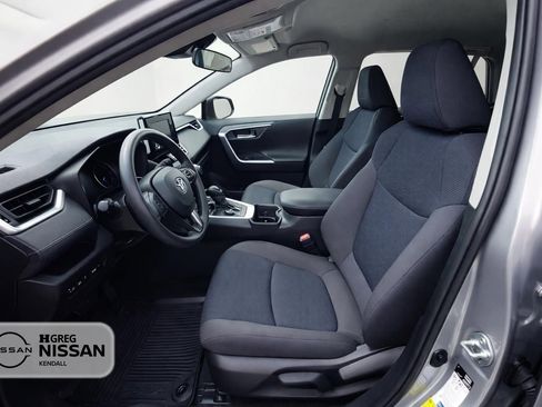 Used 2022 Toyota RAV4 LE image 7