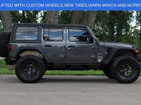 Used 2019 Jeep Wrangler Unlimited Sahara w/ Cold Weather Group AWD/4WD image 8
