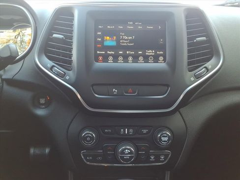 Used 2019 Jeep Cherokee Latitude Plus w/ Comfort/Convenience Group image 20