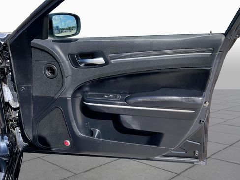 Used 2016 Chrysler 300 Limited RWD image 23