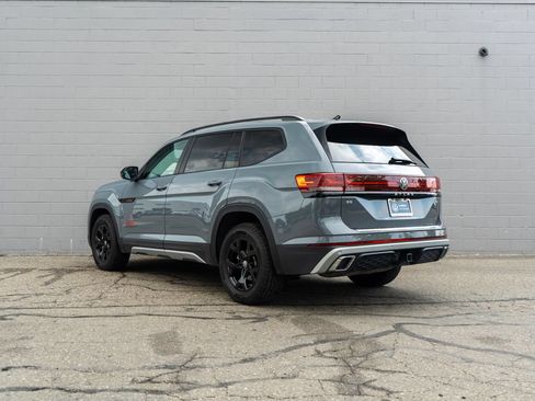 Certified 2026 Volkswagen Atlas Peak Edition AWD/4WD image 3