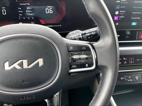 Used 2025 Kia Carnival FWD image 24