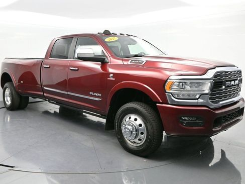 Used 2022 RAM 3500 Limited w/ Body Color Bumper Group image 2