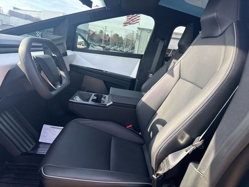 Used 2024 Tesla Cybertruck AWD Crew Cab image 5