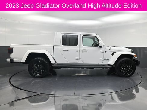 Used 2023 Jeep Gladiator Overland AWD/4WD image 4