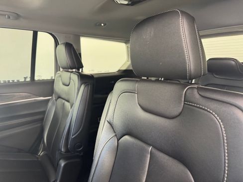 Used 2024 Jeep Grand Cherokee L Limited AWD/4WD image 11