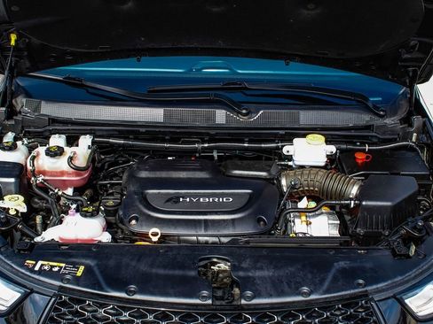 Used 2022 Chrysler Pacifica Touring-L w/ Uconnect Theater Family Group FWD image 46
