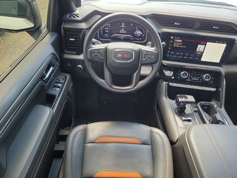 Used 2024 GMC Sierra 1500 AT4 w/ Technology Package AWD/4WD image 11