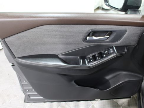Used 2021 Nissan Rogue SV AWD/4WD image 6