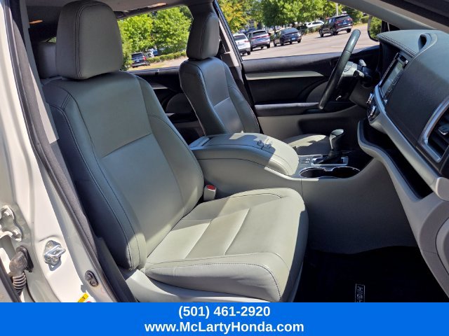 Used 2018 Toyota Highlander XLE FWD image 19