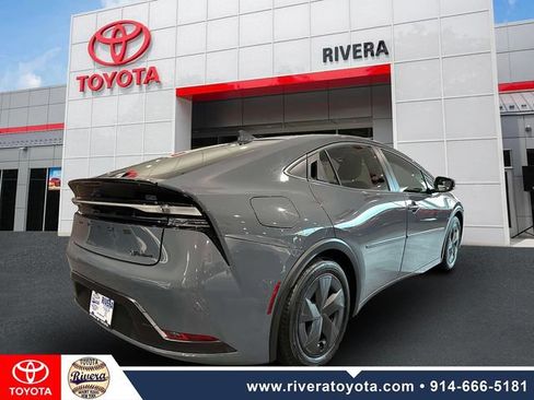 Used 2024 Toyota Prius Prime FWD image 4