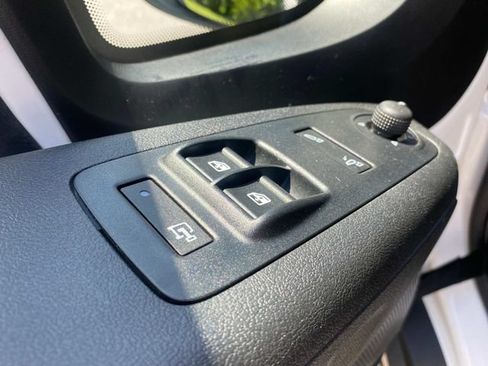 Used 2025 RAM ProMaster 2500 w/ Convenience Group FWD image 11