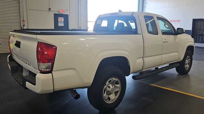 Used 2016 Toyota Tacoma SR w/ SR Convenience Package RWD image 2
