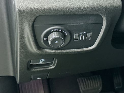 Used 2023 Jeep Grand Cherokee L Limited w/ Luxury Tech Group II image 17