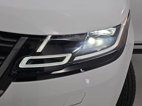 Used 2023 Land Rover Range Rover Velar R-Dynamic S image 32