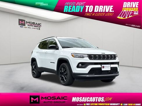Used 2025 Jeep Compass Latitude w/ Convenience Group AWD/4WD image 1