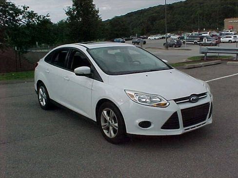 Used 2013 Ford Focus SE FWD image 35