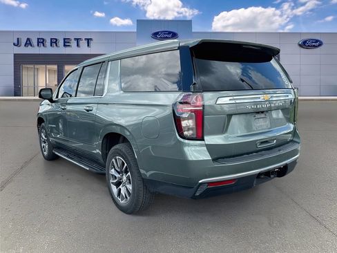 Used 2024 Chevrolet Suburban LT w/ Luxury Package RWD image 3