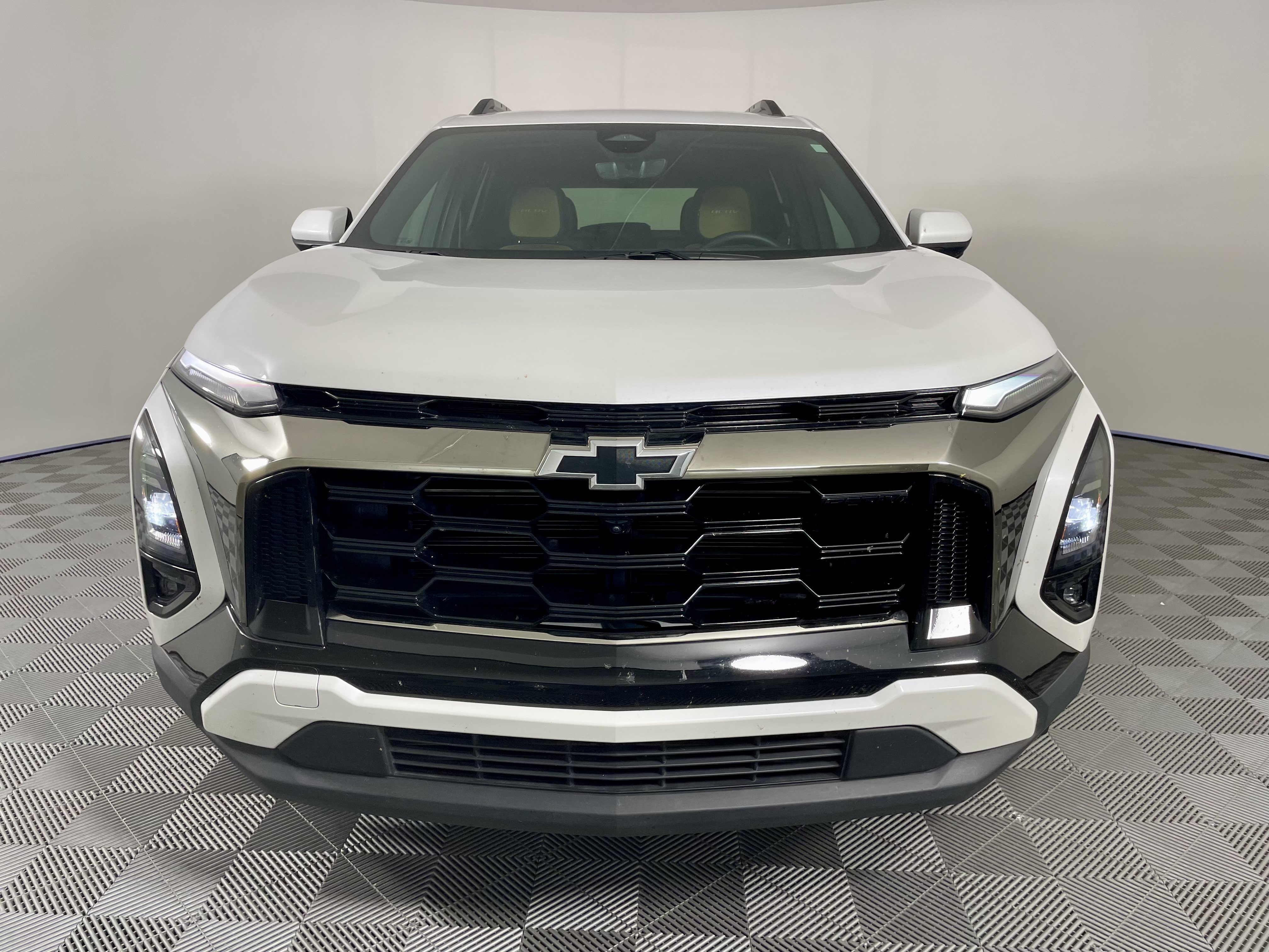 Used 2025 Chevrolet Equinox ACTIV w/ Safety and Technology Package FWD image 8