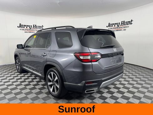 Used 2025 Honda Pilot Touring image 8